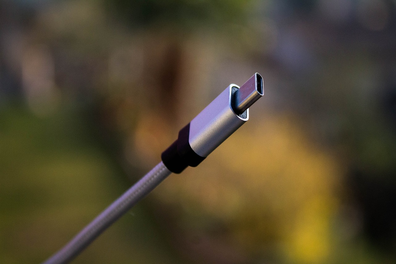 jak technologia USB-C ułatwia życie użytkownikom smartfon&oacute;w
